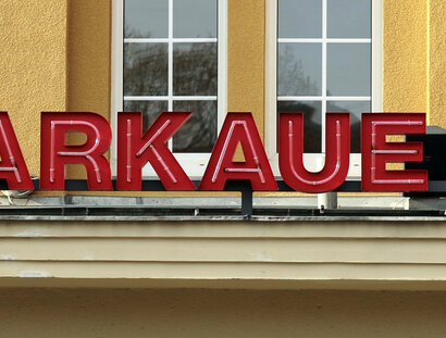 Theater an der Parkaue Schriftzug