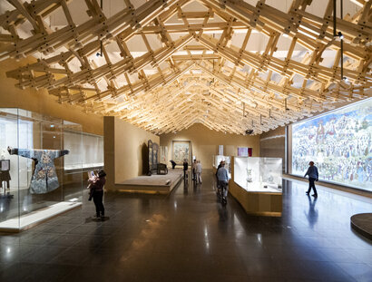 Ansicht der vom chinesischen Architekten Wang Shu gestalteten Deckenkonstruktion im Modul "Hofkunst Chinas"