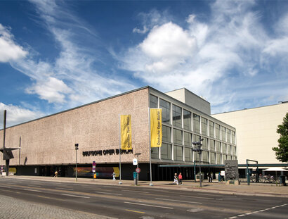 Vista exterior de la Deutsche Oper en Berlín