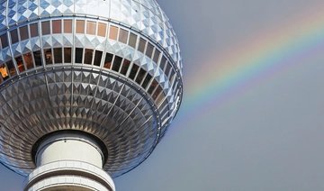 Fernsehturm mit Regenbogen