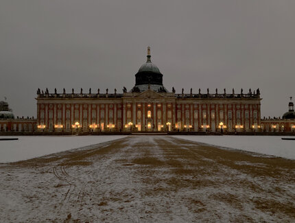 Außenansicht vom Neuen Palais im Winter