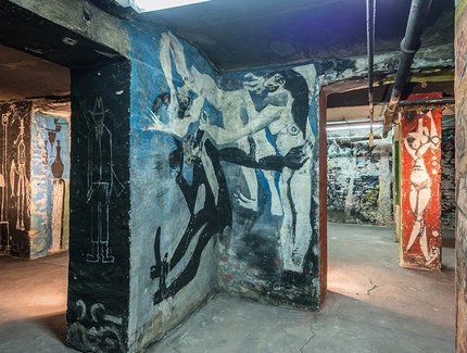 Blick in den Bilderkeller, im Vordergrund Wandbild von Harald Metzkes und Manfred Böttcher Blick in den Bilderkeller, im Vordergrund Wandbild von Harald Metzkes und Manfred Böttcher