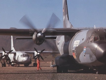 C-160 Transall (vorne) und An-26 in Äthiopien, 1985 C-160 Transall (vorne) und An-26 in Äthiopien, 1985