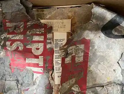 Maison Margiela, Weste, Frühjahr/Sommer 1994, Pappmaché, bedruckt, bemalt Maison Margiela, Weste, Frühjahr/Sommer 1994, Pappmaché, bedruckt, bemalt