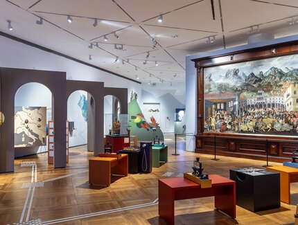 Blick in die Ausstellung Rein ins Gemälde mit dem Museumsteam