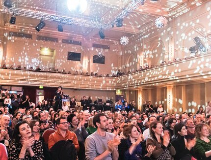 Publikum beim Reporter Slam