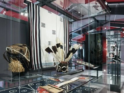 Blick in die temporäre Ausstellung "Naga Land. Stimmen aus Nordostindien" im Humboldt Forum Blick in die temporäre Ausstellung "Naga Land. Stimmen aus Nordostindien" im Humboldt Forum
