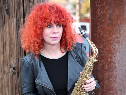 Die Saxophonistin Tina Tandler