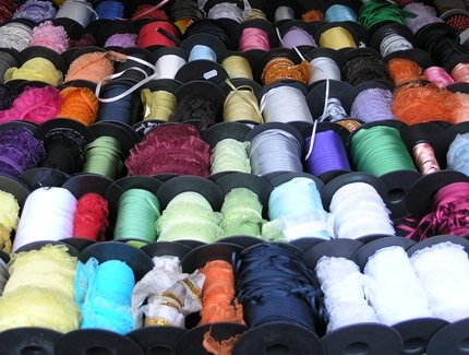 Marktstand mit Kurzwaren Marktstand mit Kurzwaren