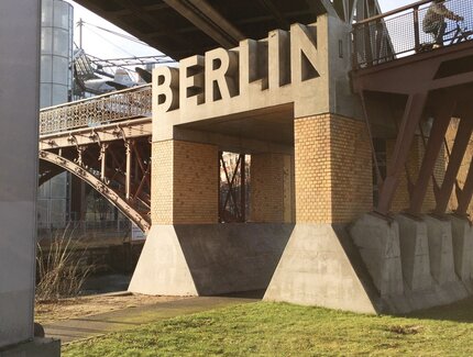 Berlin-Brücke am Halleschen Ufer