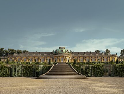 Schloss Sanssouci, Blick auf die Terrassenanlage mit Fontainenbecken