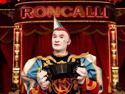 Circus Theater Roncalli -  Weissclown Gensi 2018 Circus Theater Roncalli -  Weissclown Gensi 2018