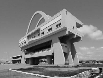 Foto Ghana, Accra, Unabhängigkeitsbogen  Independence Arc, 1961, Architekt Victor Adegbite, 2022 © Jean Molitor