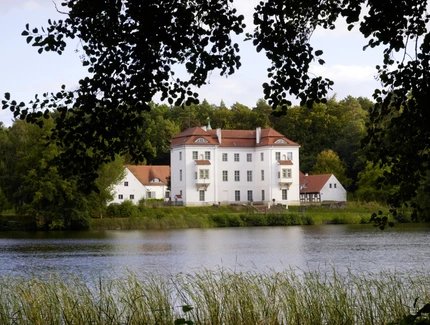 Berlin, Jagdschloss Grunewald, Blick über den See. Berlin, Jagdschloss Grunewald, Blick über den See.