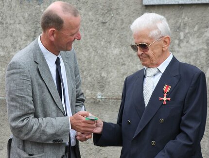 Jürgen Litfin at the handover of the keys to the memorial to the Berlin Wall Foundation 2017  Jürgen Litfin bei der Schlüsselübergabe der Gedenkstätte an die Stiftung Berliner Mauer 2017