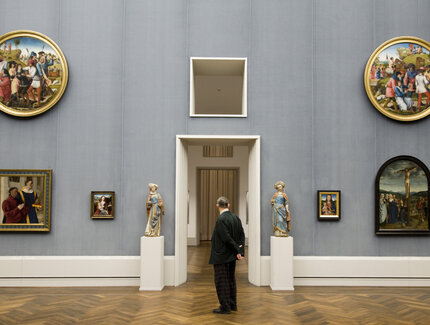 Besucher in der Gemäldegalerie im Kulturforum Berlin-Tiergarten