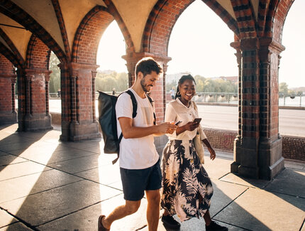 Couple walking across the Oberbaumbrücke in Berlin