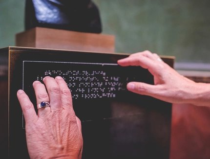 Tactile model of Nefertiti Barrier-free in Berlin: Tactile model of Nefertiti in the New Museum Berlin