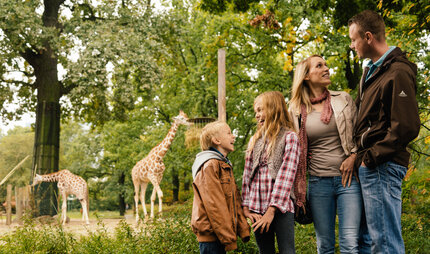 Family at Zoologischer Garten Berlin with giraffes