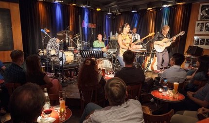 A-Trane Bühne und Publikum A-Trane Bühne und Publikum