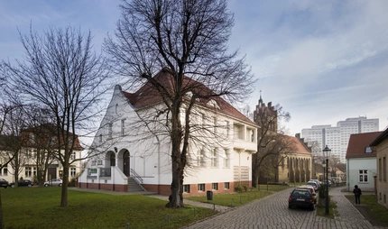 Dorfkirche und Bezirksmuseum Marzahn-Hellersdorf Dorfkirche und Bezirksmuseum Marzahn-Hellersdorf