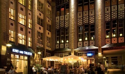 CHAMÄLEON Theater Innenhof CHAMÄLEON Theater