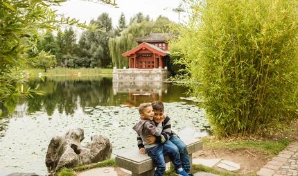 Family fun in the Berlin attraction Gardens of the World Visit with children to the Gardens of the World in Berlin