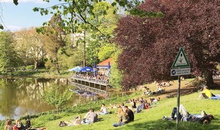 Relaxing at the Lietzensee Lietzensee