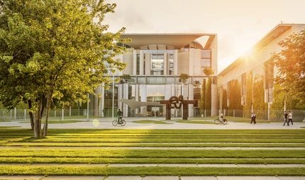 Das Bundeskanzleramt Bundeskanzleramt in Berlin im warmen Licht