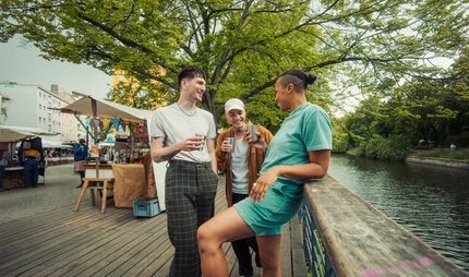 Young people on the Maybachufer Kiezkampagne Neukölln