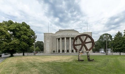 The Volksbühne am Rosa-Luxemburg-Platz in Berlin The Volksbühne am Rosa-Luxemburg-Platz in Berlin