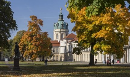 Le château de Charlottenburg en automne Le château de Charlottenburg - un point fort à Berlin