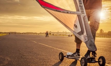 Kite Landboarding at Tempelhofer Feld Kite Landboarding at Tempelhofer Feld
